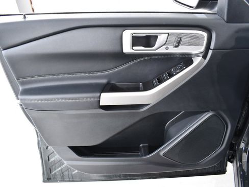 Used 2022 Ford Explorer XLT w/ Equipment Group 202A image 26