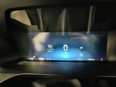 Used 2022 Ford F150 Lightning Lariat image 11