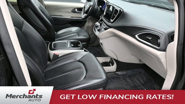 Used 2023 Chrysler Pacifica Touring-L FWD image 11