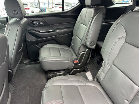 Used 2023 Chevrolet Traverse RS FWD image 25