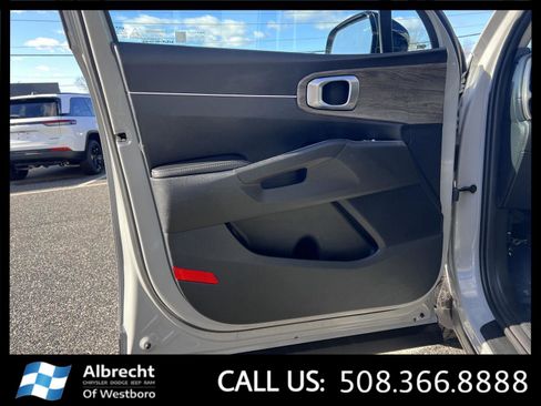 Used 2022 Kia Sorento S w/ Panoramic Sunroof Package image 11