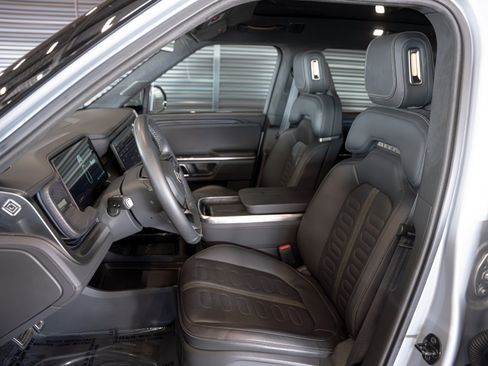 Used 2023 Rivian R1T Launch Edition image 5