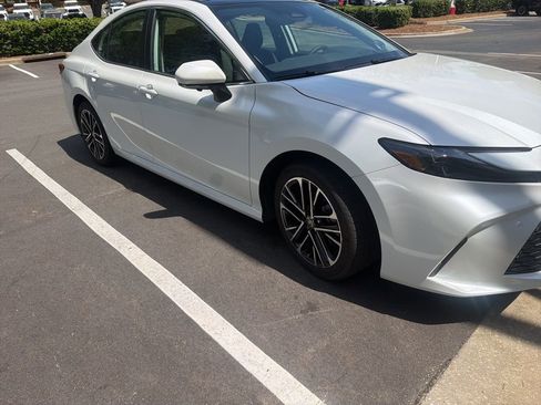 Used 2025 Toyota Camry XLE w/ Premium Plus Package image 11