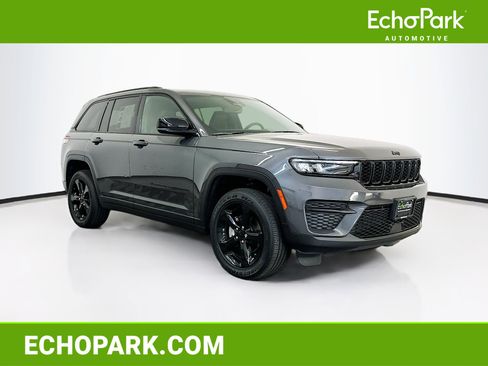 Used 2023 Jeep Grand Cherokee Altitude image 1