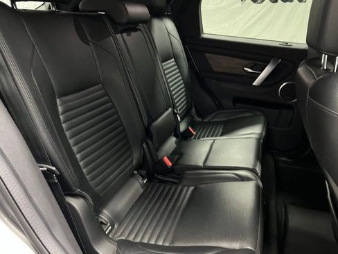 Used 2020 Land Rover Discovery Sport SE image 13