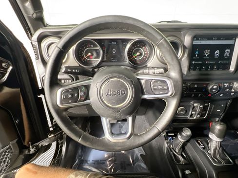 Used 2019 Jeep Wrangler Unlimited Sahara w/ Uconnect 4C Nav & Sound Group AWD/4WD image 18