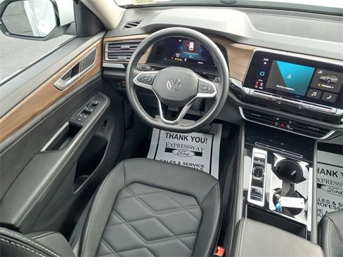 Used 2025 Volkswagen Atlas SE image 16