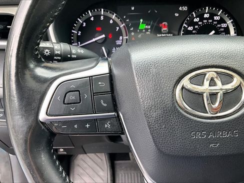 Used 2021 Toyota Highlander XLE AWD/4WD image 24
