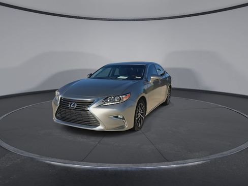 Used 2017 Lexus ES 350 w/ Luxury Package FWD image 4