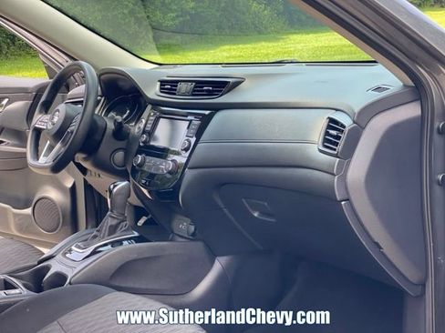 Used 2019 Nissan Rogue FWD image 17