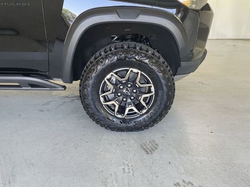 New 2026 Chevrolet Colorado ZR2 w/ Technology Package AWD/4WD image 17