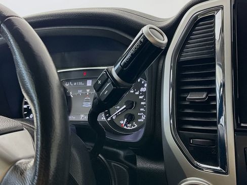Used 2021 Nissan Titan SV w/ SV Convenience Package AWD/4WD image 16