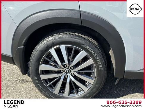 Used 2022 Nissan Pathfinder Platinum AWD/4WD image 7