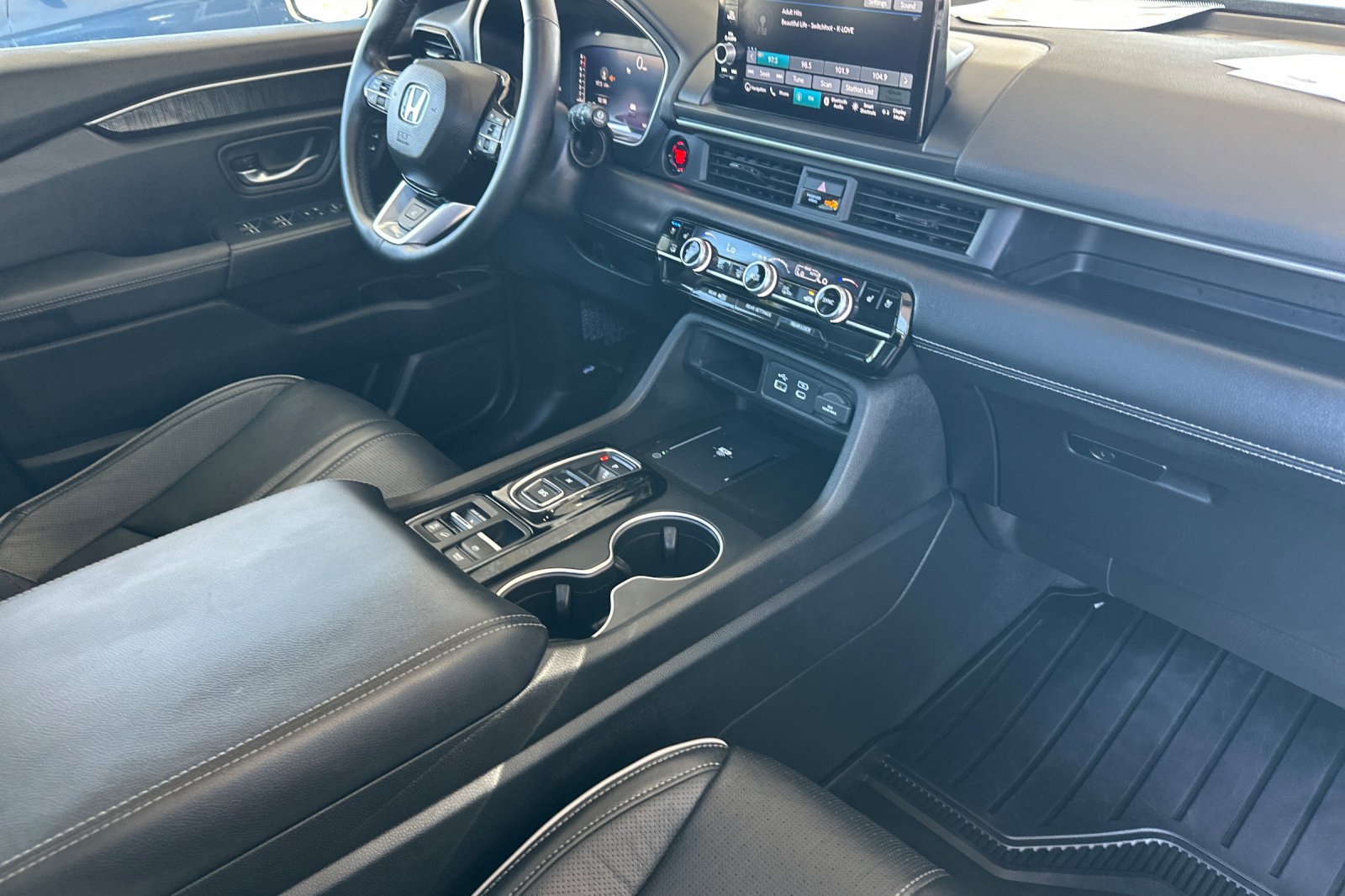 Used 2025 Honda Pilot Elite image 16