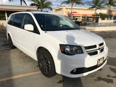Used 2016 Dodge Grand Caravan R/T image 4