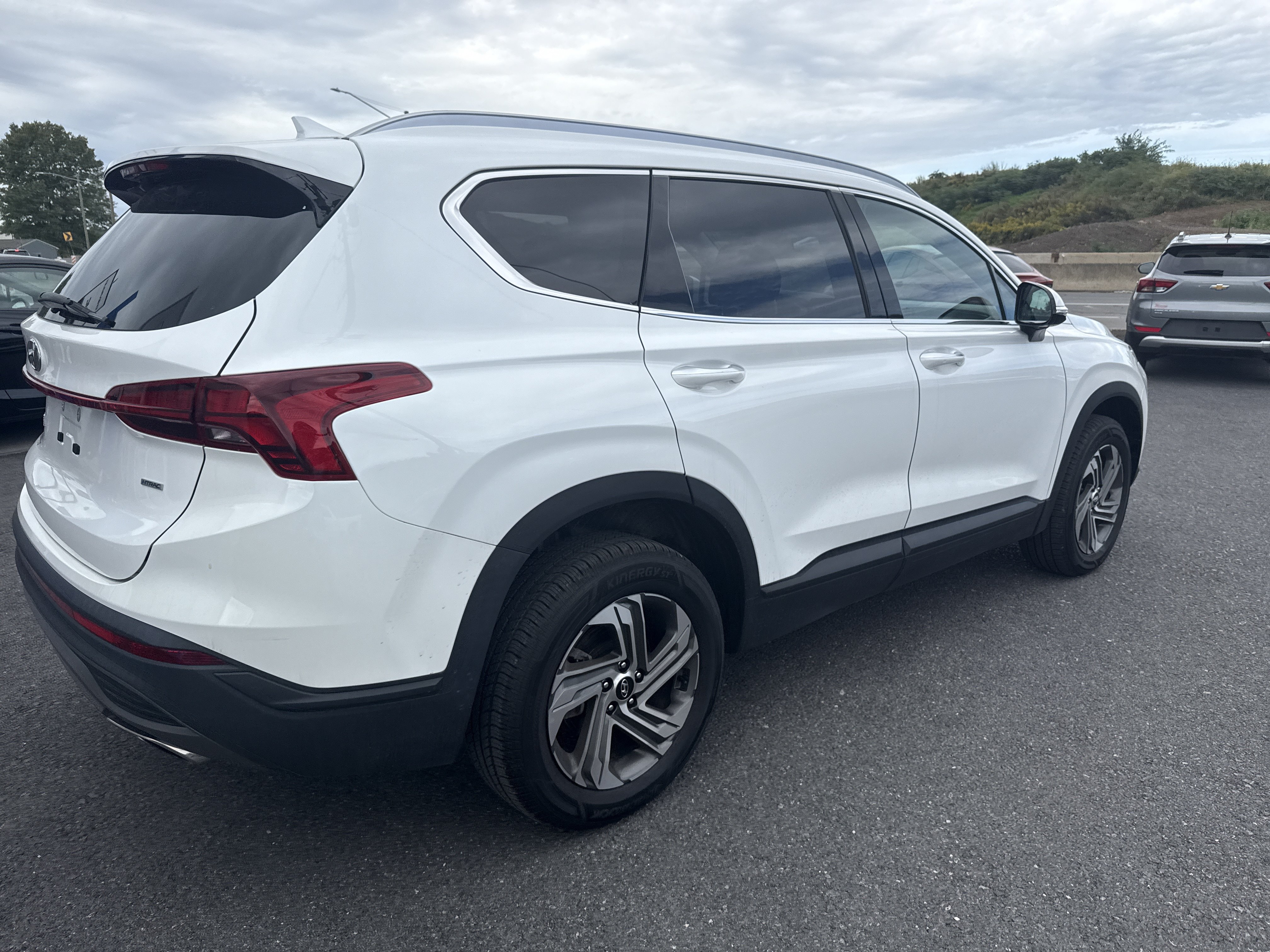 Used 2023 Hyundai Santa Fe SEL AWD/4WD image 3
