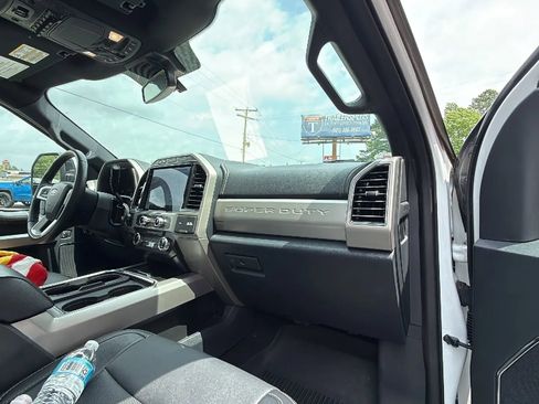 Used 2022 Ford F250 Lariat w/ Lariat Ultimate Package AWD/4WD image 32