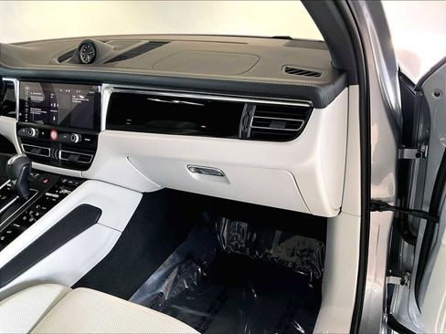 New 2026 Porsche Macan image 22