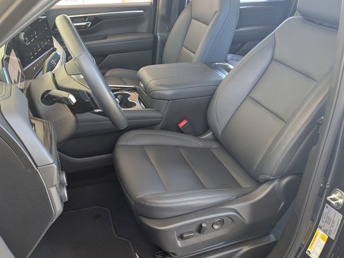 Used 2026 Chevrolet Suburban Z71 w/ Comfort Package AWD/4WD image 17