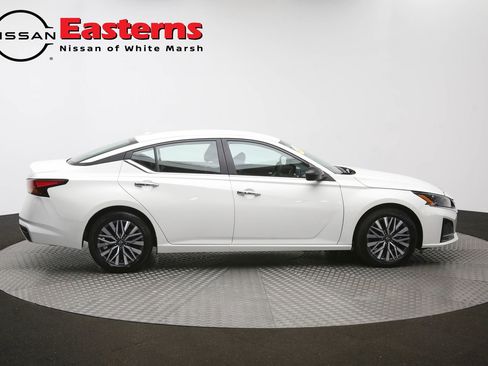 Used 2025 Nissan Altima 2.5 SV FWD image 43