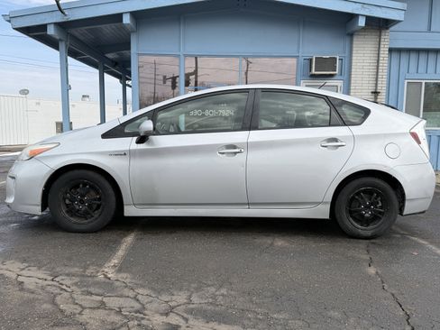 Used 2014 Toyota Prius Two image 2