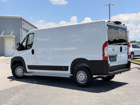 Used 2025 RAM ProMaster 2500 w/ U-Haul Equipment Group FWD image 18