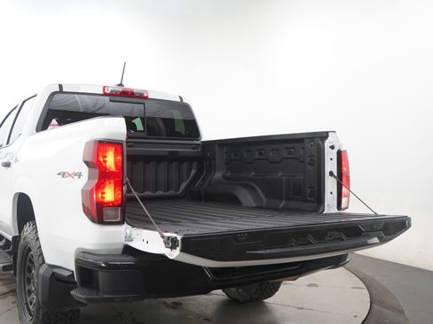 Used 2024 Chevrolet Colorado W/T w/ WT Convenience Package AWD/4WD image 16