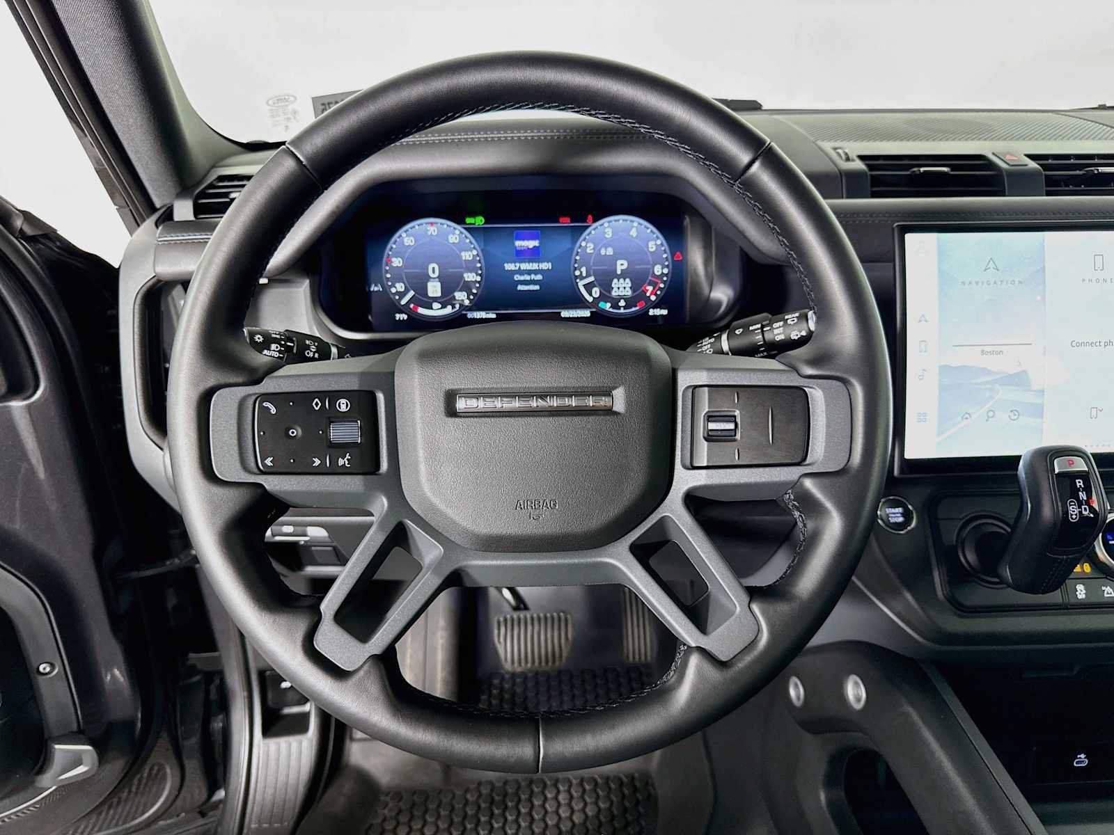 Used 2026 Land Rover Defender 130 X-Dynamic SE AWD/4WD image 11