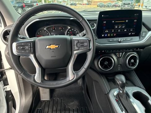 Used 2025 Chevrolet Blazer LT w/ Sound & Technology Package AWD/4WD image 18