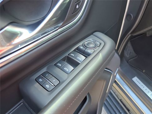 Used 2024 Chevrolet Tahoe High Country w/ Advanced Technology Package AWD/4WD image 19