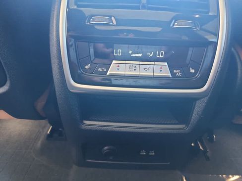 Used 2024 BMW X7 xDrive40i w/ M Sport Package AWD/4WD image 25