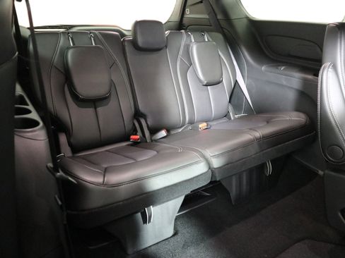 New 2026 Chrysler Pacifica Select image 23