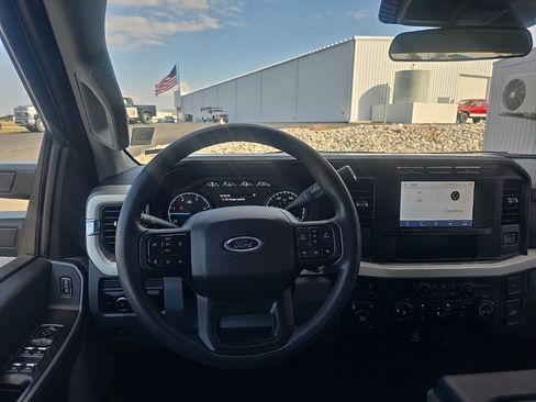 Used 2024 Ford F250 XLT image 2