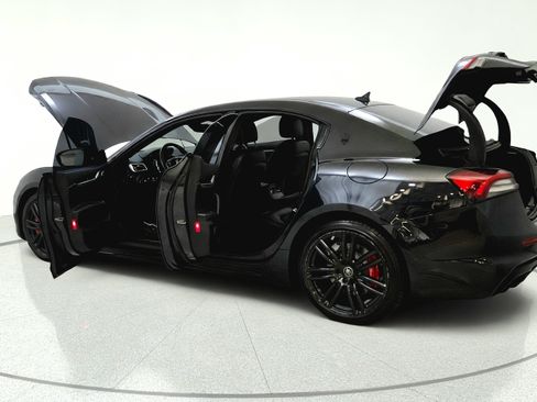 Used 2023 Maserati Ghibli Modena RWD image 12