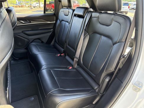 Used 2024 Jeep Grand Cherokee Limited AWD/4WD image 17