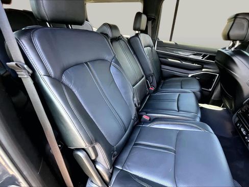 Used 2022 Jeep Wagoneer Series III AWD/4WD image 20
