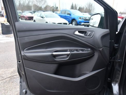Used 2018 Ford Escape SE image 21