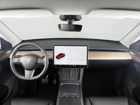 Used 2024 Tesla Model Y Long Range AWD/4WD image 3