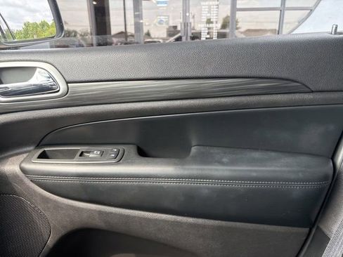 Used 2019 Jeep Grand Cherokee Altitude AWD/4WD image 21
