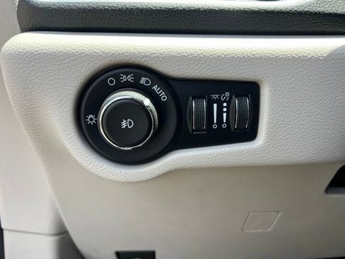 Used 2018 Chrysler Pacifica Limited FWD image 10