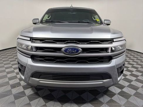 Used 2022 Ford Expedition XLT image 10