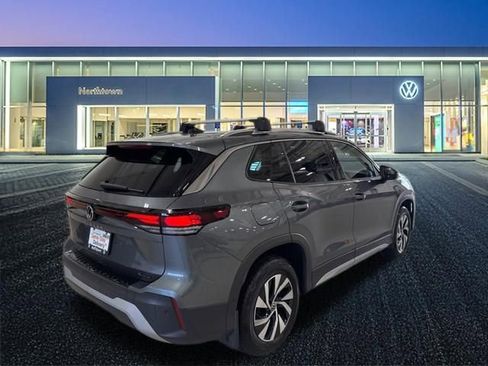 Used 2025 Volkswagen Tiguan S image 25