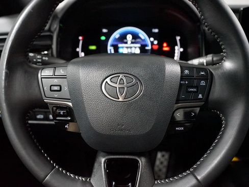 Used 2025 Toyota Camry SE FWD image 12