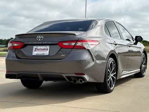 Used 2018 Toyota Camry SE FWD image 6