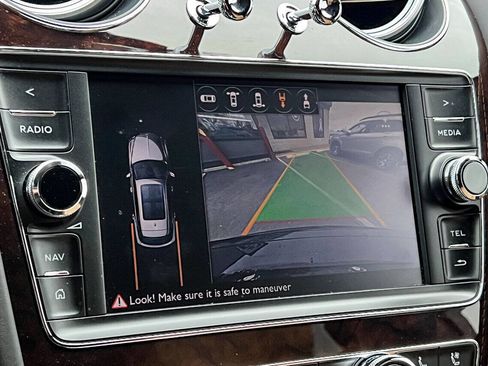 Used 2017 Bentley Bentayga image 35