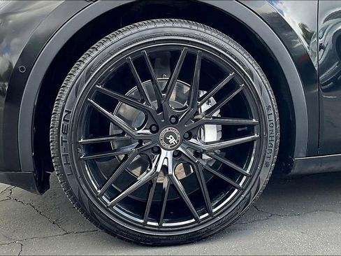 Used 2022 Tesla Model Y Long Range AWD/4WD image 28