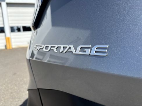 Used 2025 Kia Sportage LX AWD/4WD image 11