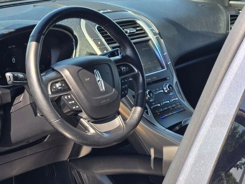 Used 2020 Lincoln Nautilus Reserve AWD/4WD image 23