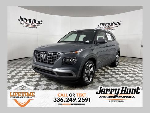 Used 2025 Hyundai Venue SEL FWD image 1