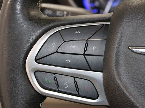 Used 2022 Chrysler Pacifica Touring-L FWD image 40